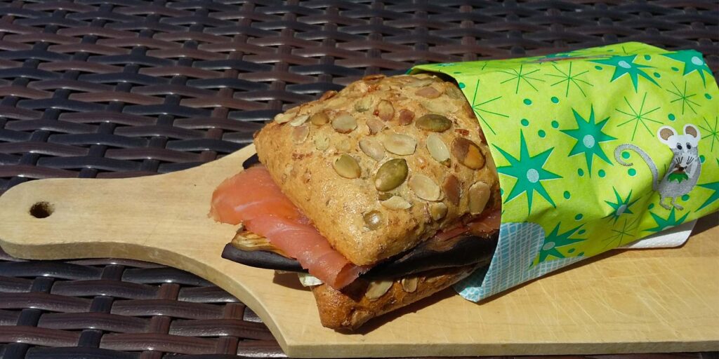 Panino con Salmone, Brie e Melanzane