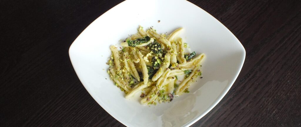 Fusilli erbette gorgonzola e pistacchi